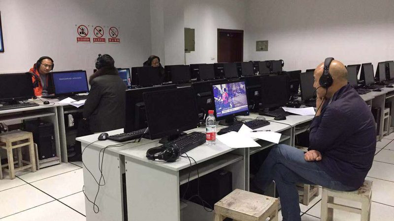 在挑选短视频拍摄厂家时，应关注以下方面：
